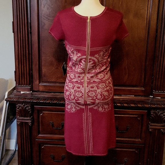 Gorgeous Sisters knit sweater dress. - Picture 3 of 9